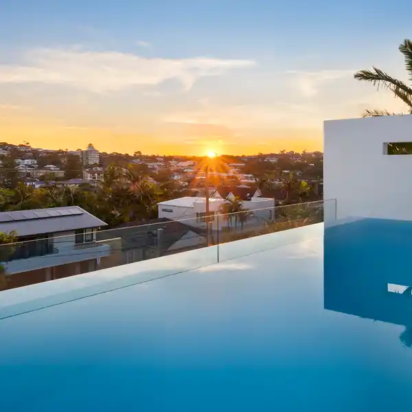 A WORLD-CLASS STATEMENT IN DESIGNER LUXURY LIVING AND SPECTACULAR ENTERTAINING