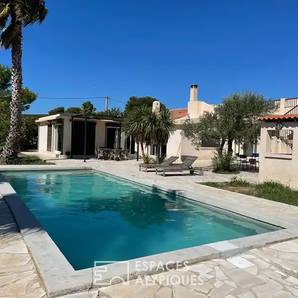 VILLA WITH PARK AND POOL ON THE CôTE BLEUE