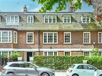 THIS SUPERB HOUSE OFFERS BRIGHT OPEN-PLAN CONTEMPORARY LIVING