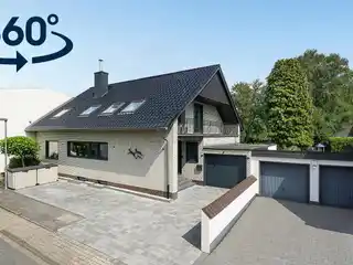 Beautiful and Completely Renovated Detached House