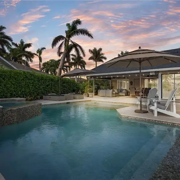 AMAZING GULF ACCESS POOL HOME