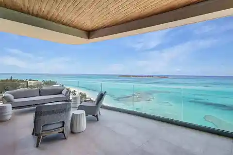 Luxury Living at Aqualina