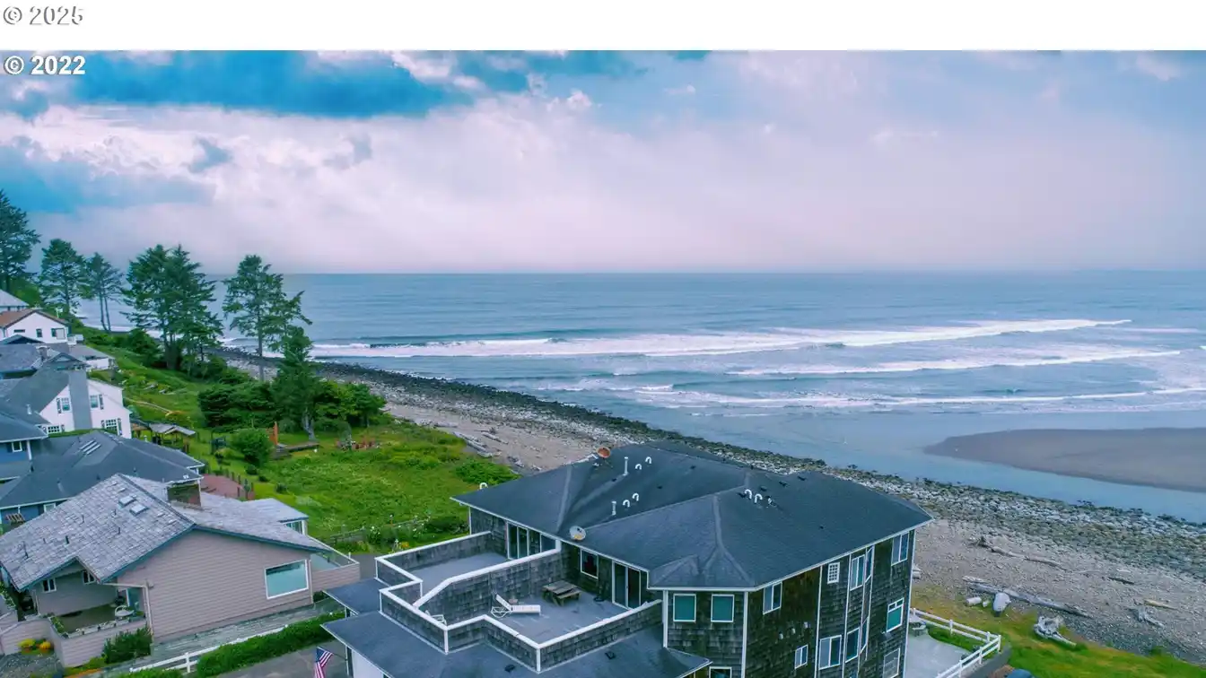 Oceanfront Townhouse with Fabulous Views