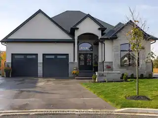 Custom Bungalow with Poolside Paradise Awaits