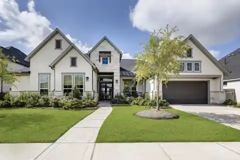 Must-See Luxury Waterfront Home