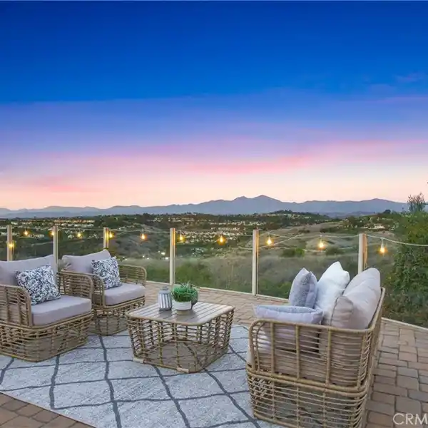 REMODELED BEACON HILL HOME WITH PANORAMIC SADDLEBACK VIEWS & POOL