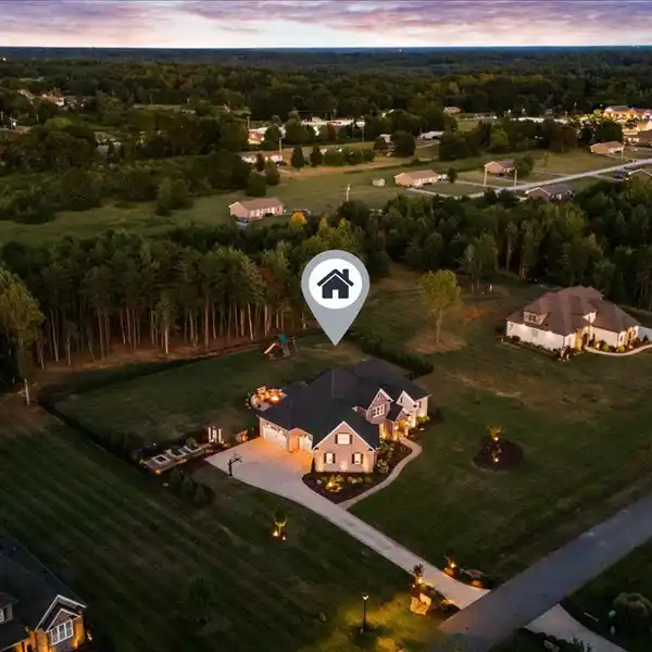 SOPHISTICATED ESTATE WITH SPA BATH AND SCENIC PATIO