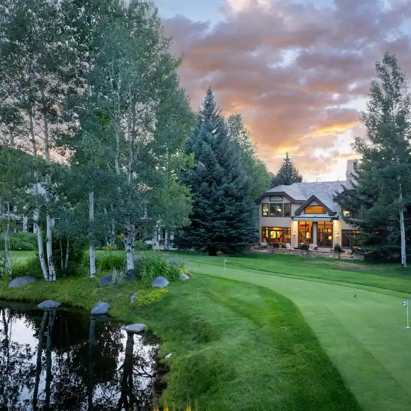 BEAUTIFUL HOME IN THE GREENS NEIGHBORHOOD