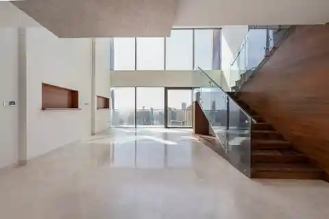 New York–style Penthouse in Marina Gate