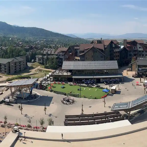 BEAUTIFULLY APPOINTED SKI IN-SKI OUT CONDO