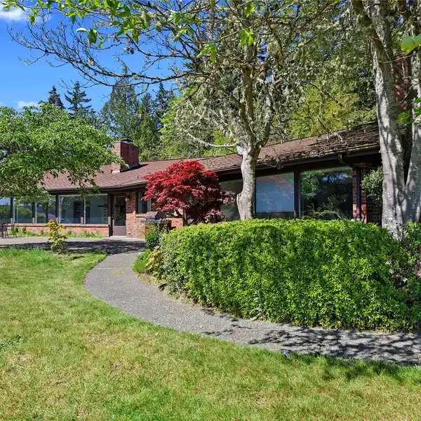 RARE TWO-PLUS-ACRE BAYFRONT PROPERTY