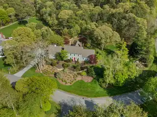 Spacious Contemporary Colonial Near Beach & Nature