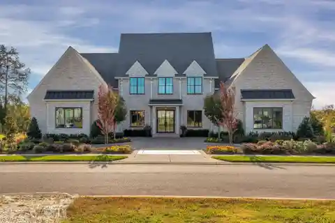 Personal Paradise Awaits in Stunning Refined Home