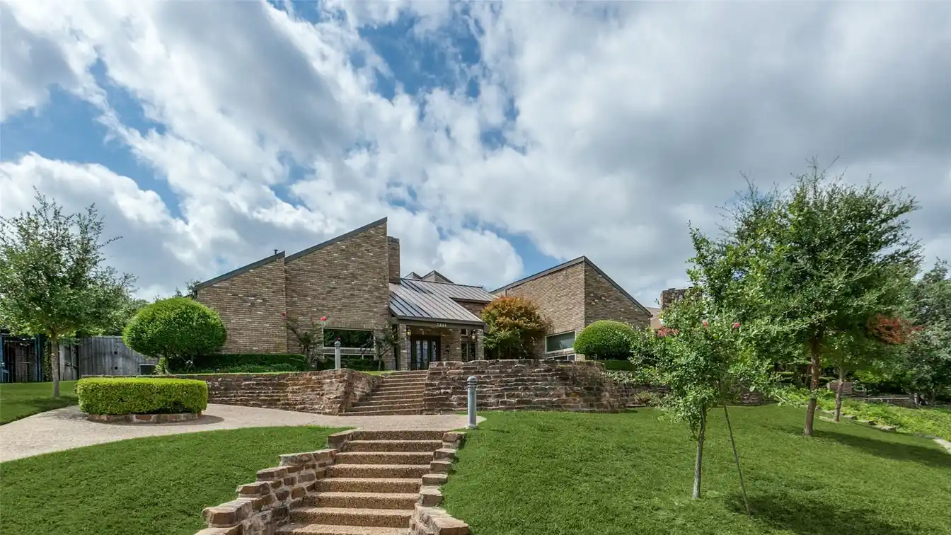 Modern Masterpiece in the Heart of the City