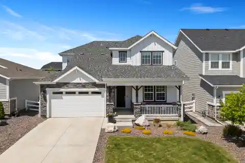 Beautifully Maintained Residence on a Charming Cul-de-sac
