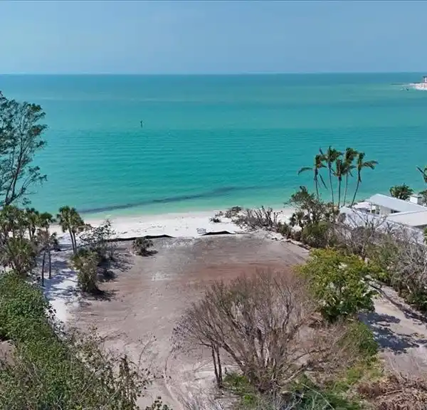 EXCEPTIONAL ESTATE PROPERTY WITH PRIVATE BEACH