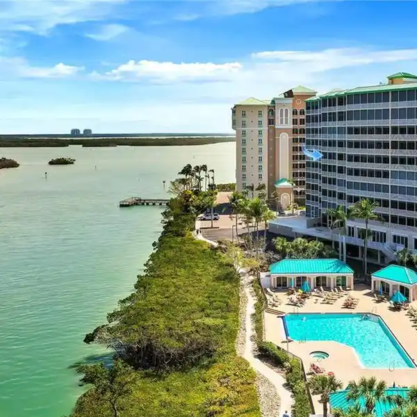 BEAUTIFULLY UPDATED CONDO IN WATERSIDE AT BAY BEACH