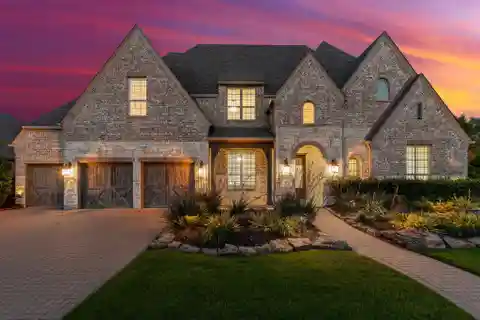 Exquisite Estate in Whitley Place