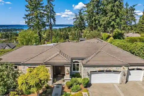 Stunning Clyde Hill Luxury Home