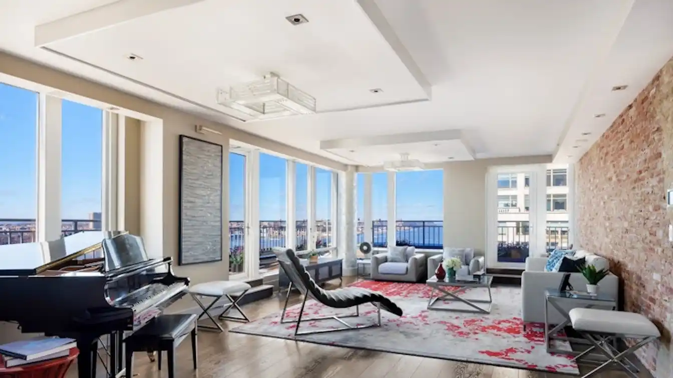 Newly Renovated Two-corner Home