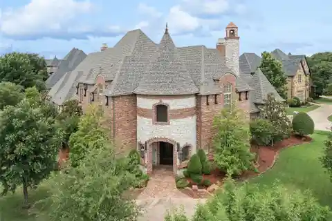 Exquisite Residence in the Gated Castleton Manor of Colleyville