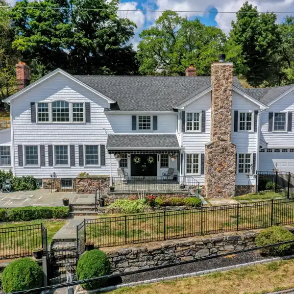 LOOKING FOR PEACE AND SERENITY SET IN THE FOOTHILLS