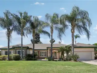 Custom-Built Estate with Detached Garage
