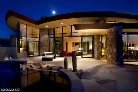 An Unparalleled Blend of Contemporary Elegance and Southwestern Charm
