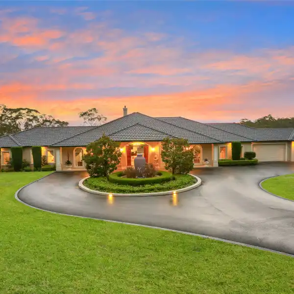 LUXURY MANSION ON FIVE PICTURESQUE ACRES