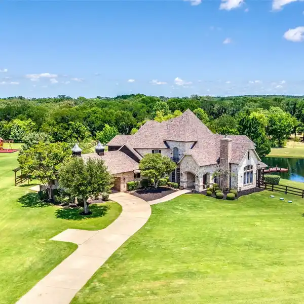 FRENCHTOWN MANOR BEAUTY WITH POND VIEWS