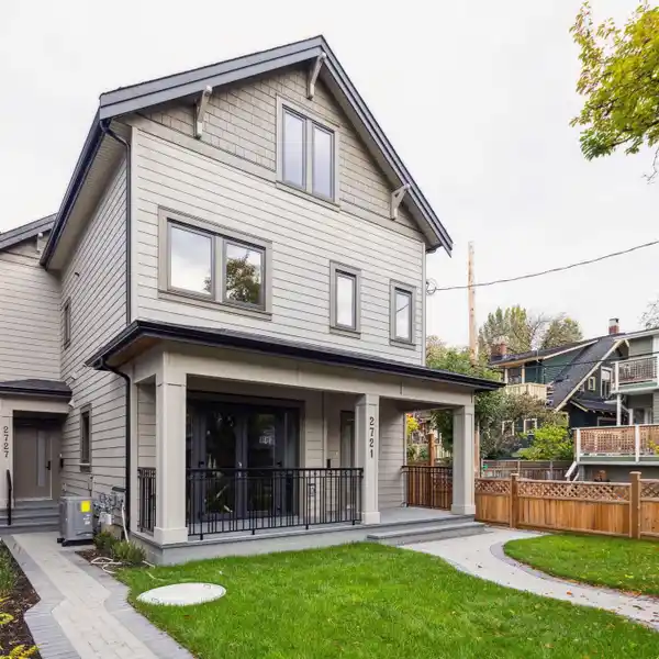 HALF DUPLEX IN THE HEART OF KITSILANO