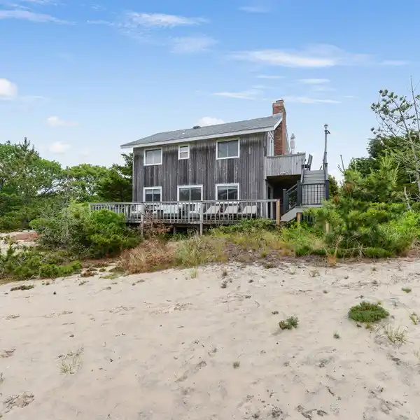 TWO-STORY RENTAL STEPS TO PRIVATE BEACH ACCESS