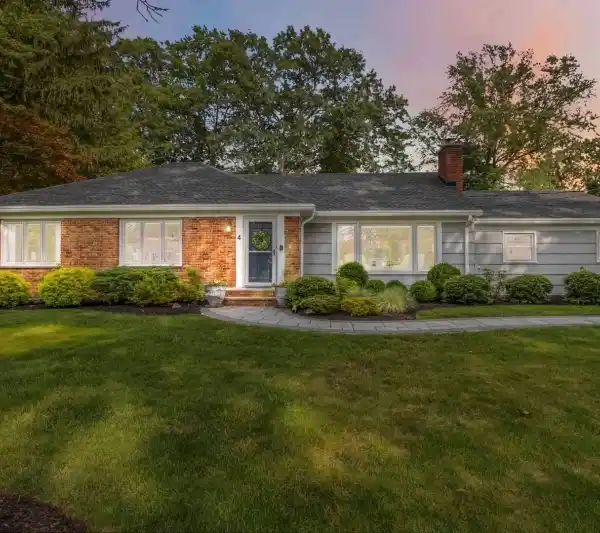 IMMACULATE MID-CENTURY MODERN RANCH IN CONVENT STATION