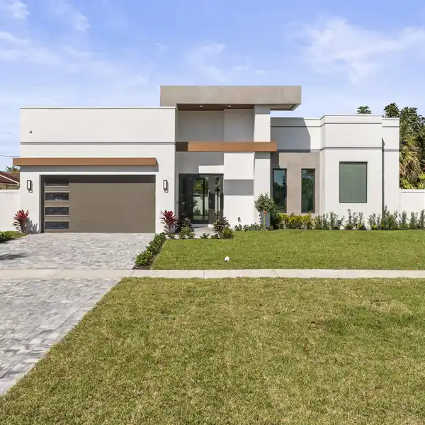 EXQUISITE NEW CONTEMPORARY HOME