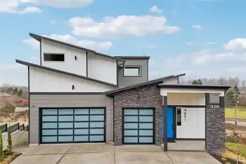 Ultra-modern Smart Home Living