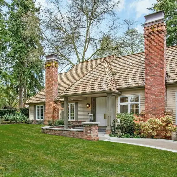 EXQUISITELY UPDATED ESTATE ON EVERGREEN LANE