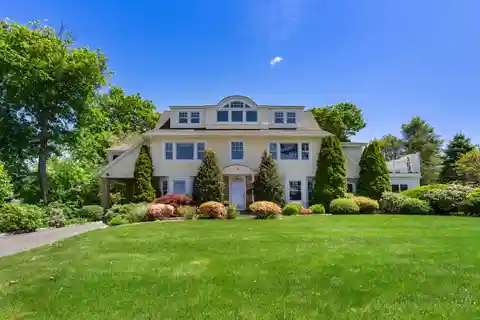 Classic Elegance Steps from Stamford Yacht Club
