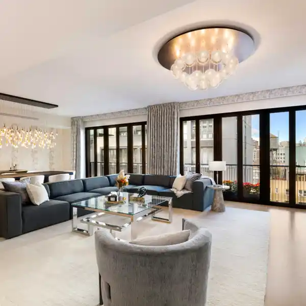 ARCHETYPE OF MODERN ELEGANCE