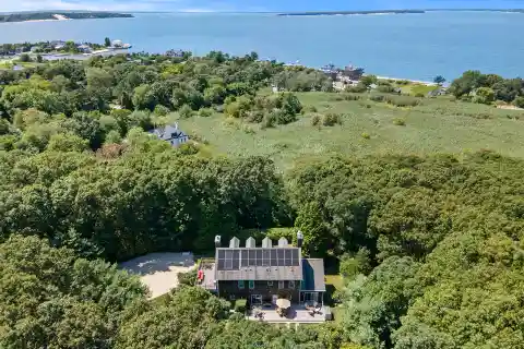 Hamptons Beach Community Retreat