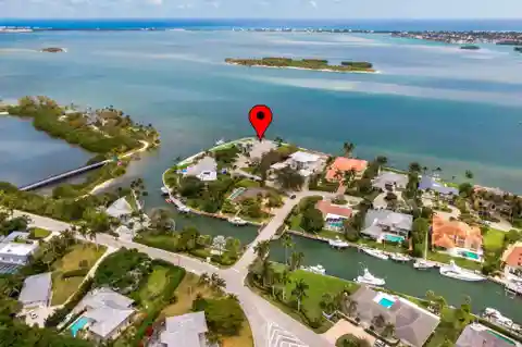 Beautiful Waterfront Estate in Sewalls Point