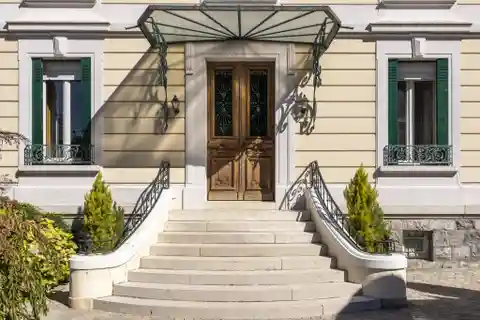 Tastefully and Thoroughly Renovated Villa