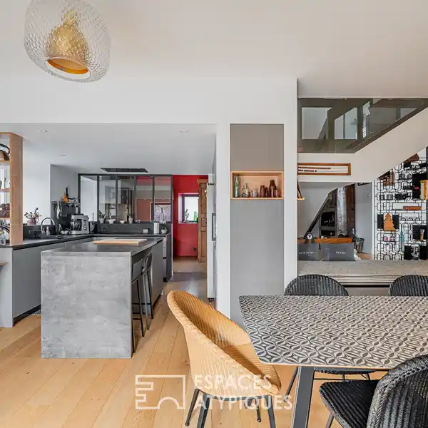 UNIQUE COMPLETELY RENOVATED BARN