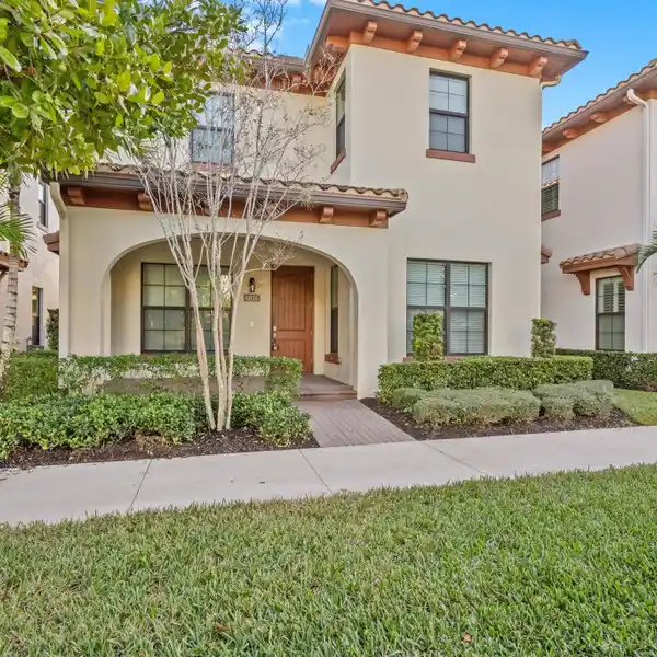 BEAUTIFULLY RENOVATED HOME PRESTIGIOUS ALTON