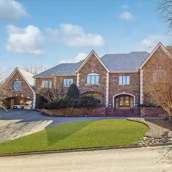 ELEGANT WESTOVER HILLS HOME WITH POOL OASIS