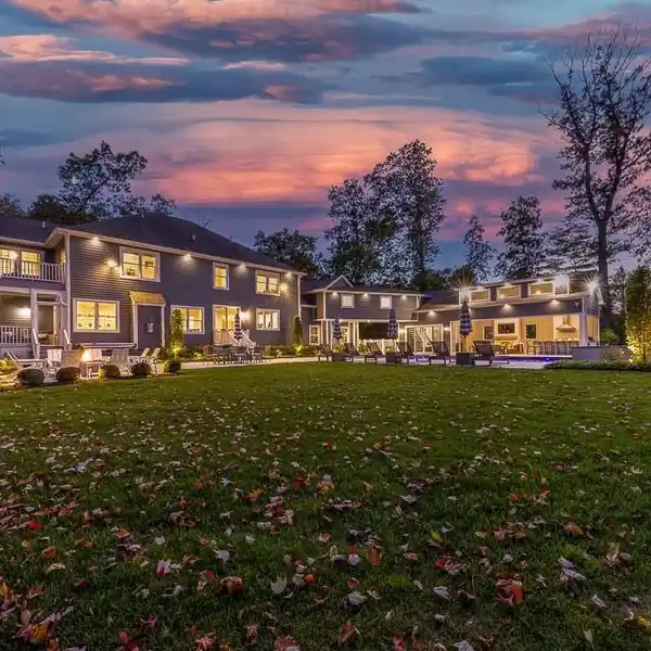 CAPTIVATING LUXURY ESTATE WITH WARM YET REFINED ATMOSPHERE