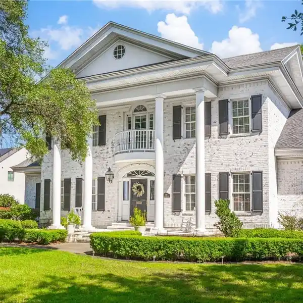 QUINTESSENTIAL SAVANNAH CHARM AND ELEGANCE
