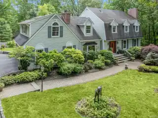 Sprawling Colonial on a Peaceful Cul-De-Sac