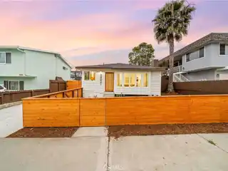 Fully Renovated Turnkey Residence in the Lantern District