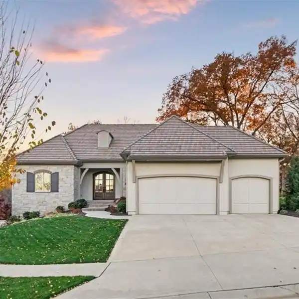 BEAUTIFUL HOME IN OLD LEAWOOD