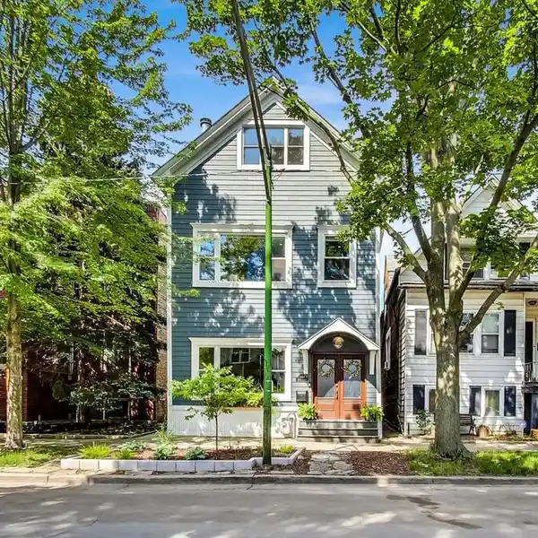 BEAUTIFUL RENOVATED ROSCOE VILLAGE HOME